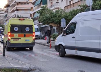 Τραγωδία στου Ζωγράφου: Ζευγάρι βρέθηκε νεκρό στο δρόμο – Φέρεται να έπεσαν από μπαλκόνι