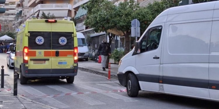 Τραγωδία στου Ζωγράφου: Ζευγάρι βρέθηκε νεκρό στο δρόμο – Φέρεται να έπεσαν από μπαλκόνι