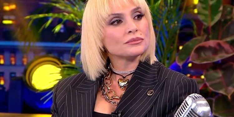 Ελεωνόρα Ζουγανέλη – «Γυαλί Στο Φως»