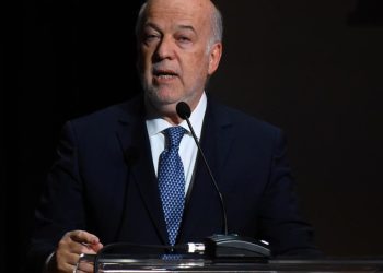 «Φρένο» Φλωρίδη στην απόκτηση παιδιού με παρένθετη μητέρα για ομόφυλα ζευγάρια