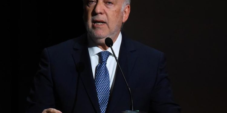 «Φρένο» Φλωρίδη στην απόκτηση παιδιού με παρένθετη μητέρα για ομόφυλα ζευγάρια