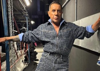 Ο Γιώργος Μαζωνάκης παρουσιάζει τη νέα του επιτυχία «Ανάσα» μέσα από ένα εντυπωσιακό music video.