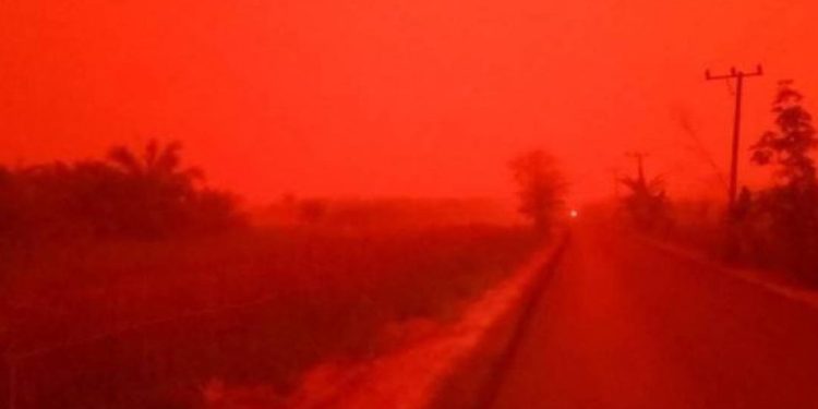 Κόκκινος ουρανός στο Ιράκ– Αμμοθύελλα «σκέπασε» τη χώρα