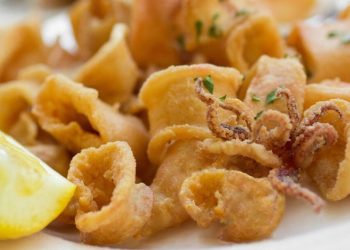 Μύκονος ή… Μύθος; Καλαμαράκια των 285€ και τουρίστες με ανοιχτό το στόμα – όχι από την πείνα