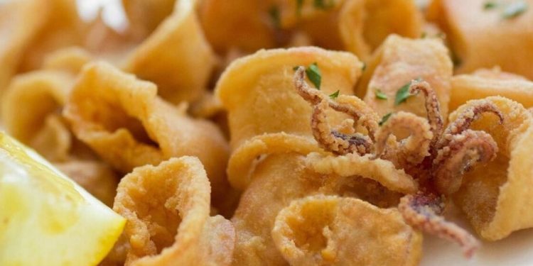 Μύκονος ή… Μύθος; Καλαμαράκια των 285€ και τουρίστες με ανοιχτό το στόμα – όχι από την πείνα