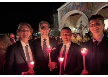 Παύλος Ντε Γκρες: Ανάσταση με τους γιους του – Ευχές για υγεία και ευημερία
