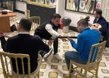 Viral o Έλληνας που έμαθε στους Τούρκους… διπλοπενιές