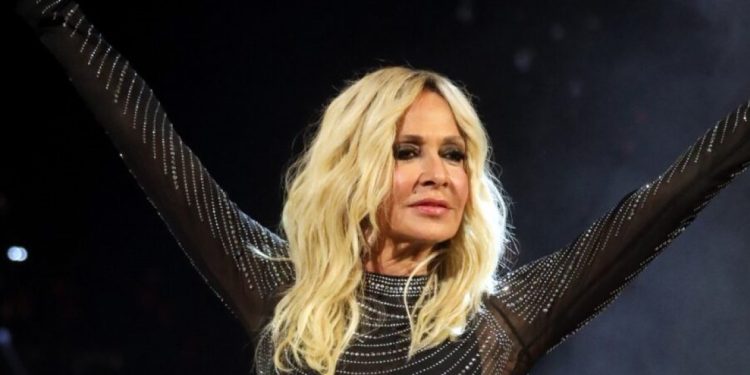 «Άννα Βίσση: Από τη σκηνή… στην παραλία! Οι Φιλιππίνες, το μπικίνι και το attitude των 67»