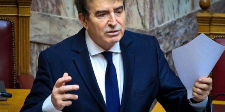 Στο στόχαστρο ο Χρυσοχοΐδης – Χάος σε Κολωνάκι και Εξάρχεια, στα όριά τους οι κάτοικοι