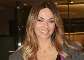 ΕΛΛΗ ΚΟΚΚΙΝΟΥ – ΦΟΙΒΟΣ ”ΔΕ ΣΕ ΑΦΟΡΑ”