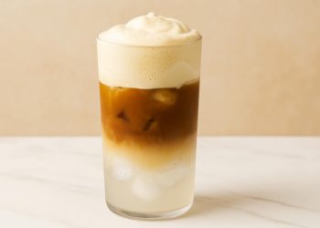 Cloud Coffee: Η πιο δροσερή και υγιεινή τάση του TikTok για το καλοκαίρι