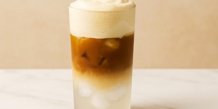 Cloud Coffee: Η πιο δροσερή και υγιεινή τάση του TikTok για το καλοκαίρι