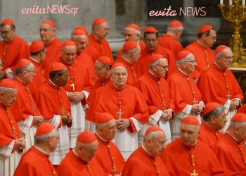 Fantapapa: Το «παιχνίδι του Πάπα» που έγινε viral στην Ιταλία