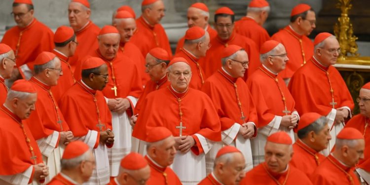 Fantapapa: Το «παιχνίδι του Πάπα» που έγινε viral στην Ιταλία