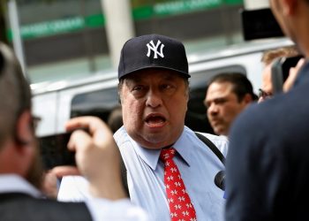 Έλληνας δισεκατομμυριούχος ξεσπά για τη θανάτωση στρουθοκαμήλων στον Καναδά: «Απαράδεκτο αυτό που συμβαίνει»