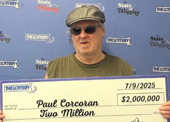 Έπαιξε Τα Ίδια Νούμερα σε Δύο Δελτία και Έγινε Διπλά Εκατομμυριούχος Μέσα σε Ένα Βράδυ