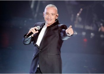 Ο Eros Ramazzotti στη Μύκονο – Ο Ιταλός σταρ απολαμβάνει χαλαρές οικογενειακές στιγμές στο νησί των ανέμων