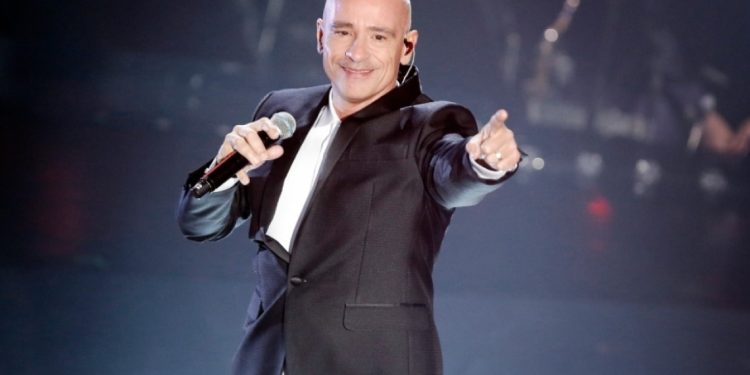 Ο Eros Ramazzotti στη Μύκονο – Ο Ιταλός σταρ απολαμβάνει χαλαρές οικογενειακές στιγμές στο νησί των ανέμων
