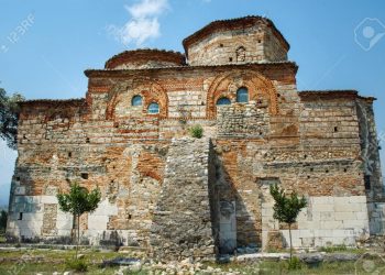 Αναπάντεχη αποκάλυψη: Άθικτες βυζαντινές τοιχογραφίες ήρθαν στο φως σε ναό χιλίων ετών στην Αλβανία