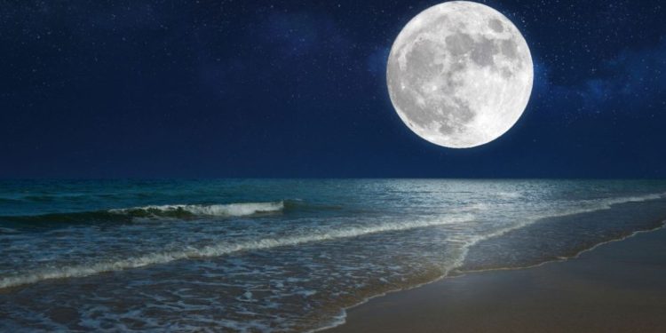 Το Φεγγάρι του Αυγούστου 2025: Μια Μαγική Πανσέληνος στον Καλοκαιρινό Ουρανό