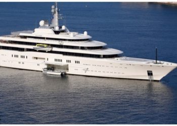 Από το Κατάρ στη Σκιάθο με χλιδή: Βασιλικό γιοτ “δένει” στον παράδεισο του Αιγαίου