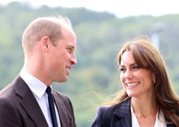 Ο Πρίγκιπας Ουίλιαμ και η Κέιτ στην Κεφαλονιά – Οικογενειακές βουτιές με τα παιδιά τους στα γαλανά νερά