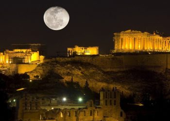 Αυγουστιάτικη Πανσέληνος στο Μουσείο Ακρόπολης: Ανοιχτά μέχρι τα Μεσάνυχτα για μια Μοναδική Νυχτερινή Εμπειρία