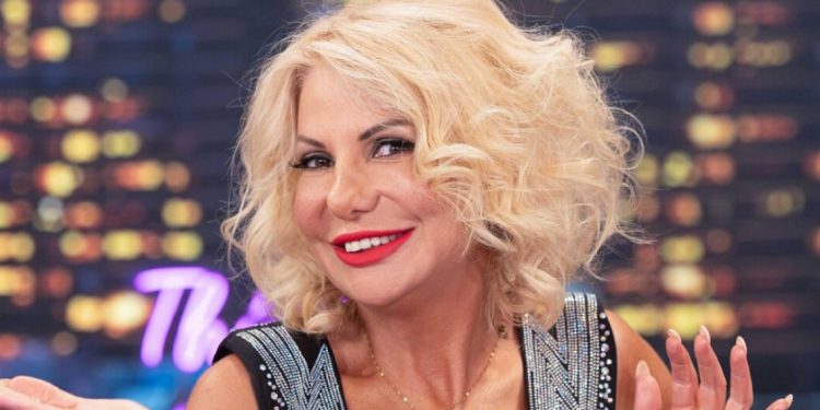 Αποκάλυψη-βόμβα από τη γνωστή τραγουδίστρια, που απειλεί να φτάσει… μέχρι τον πρωθυπουργό για να πάρει τα χρήματά της.