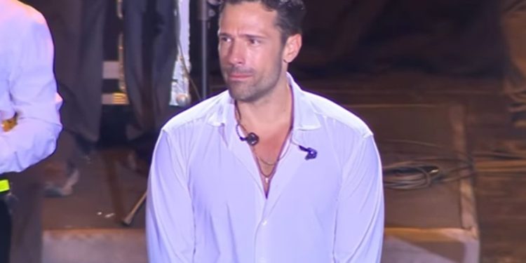 «Απόψε δεν τραγουδάμε απλώς» – Συγκινεί ο Κωνσταντίνος Αργυρός Λίγο Πριν τη Συναυλία στην Πρέβεζα