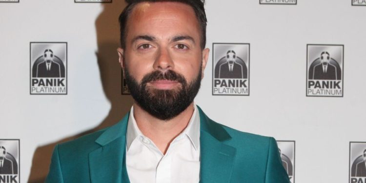 Ηλίας Βρεττός «Τα ‘χω Βρει Με Τον Εαυτό Μου»