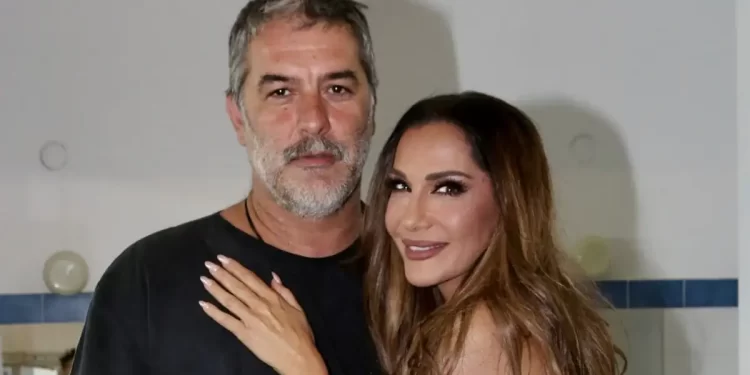 Βασίλης Μπισμπίκης: «Με είχε προειδοποιήσει η Δέσποινα Βανδή ότι θα γίνει ντόρος όταν μαθευτεί η σχέση μας»