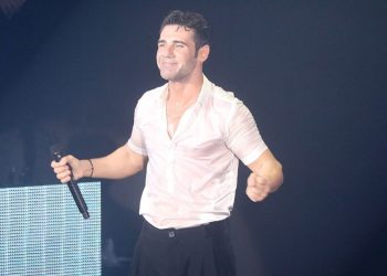 Πέτρος Ιακωβίδης – «Καπνογόνα» Η νέα μεγάλη του επιτυχία και σε music video!