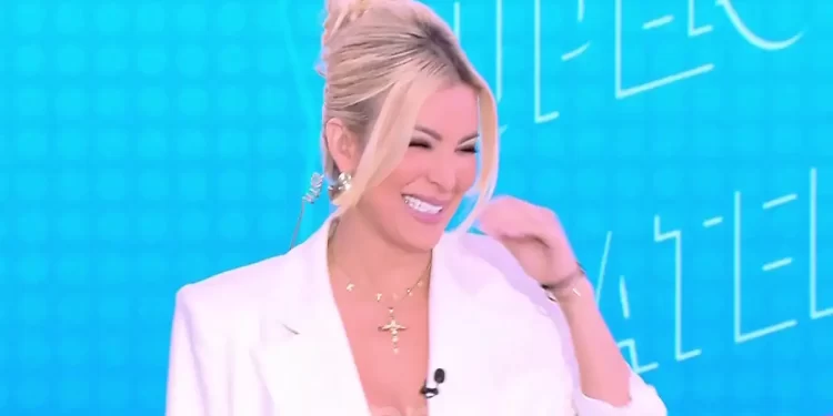 Κατερίνα Καινούργιου: «Κοιτάζω το πλάνο μου και βλέπω ότι έχω παχύνει»