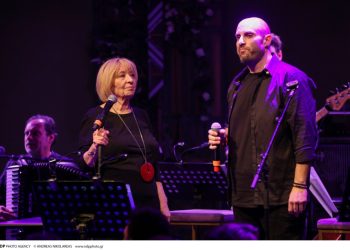 Αλέκα Κανελλίδου: Η συνεργασία με τον γιο της Γιάννη Γιαννουσάκη στο τραγούδι «Ροζ»