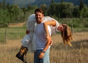 Αμαλία Κωστοπούλου – Τζέικ Μέντγουελ: Οι λεπτομέρειες του γάμου τους και τα λόγια του Πέτρου Κωστόπουλου στον γαμπρό