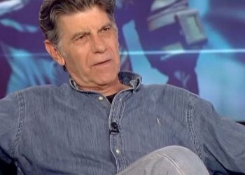 Ξεσπά ο Γιάννης Μπέζος: «Αυτά είναι κονσομασιόν, αμερικανιές της πλάκας, η κακή εκδοχή της σόουμπιζ»