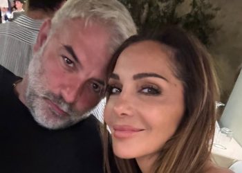 Δέσποινα Βανδή: «Θέλω να με εμψυχώσετε, πέρασα δύσκολη εβδομάδα» – Τι είπε κατά την εμφάνισή της στην πίστα μετά το τροχαίο του Βασίλη Μπισμπίκη