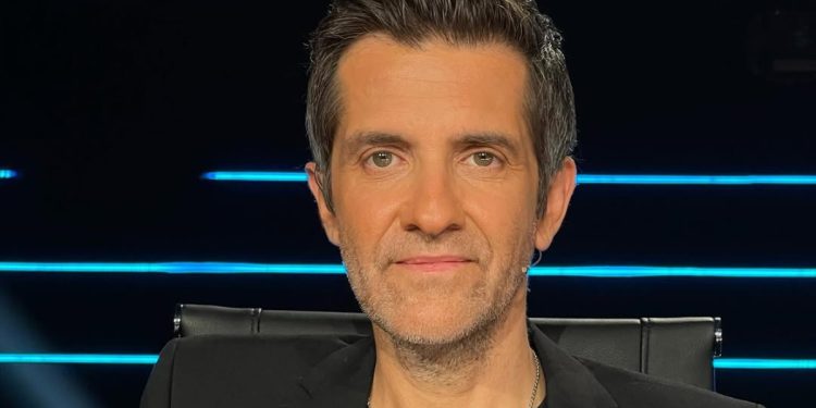 Φοίβος: «Είχε μπλέξει με έναν που τον είχε βάλει μέσα στα ναρκωτικά…» – Η συγκλονιστική ιστορία πίσω από το τραγούδι «Σαν Ήμουνα Παιδί» του Γιώργου Μαζωνάκη