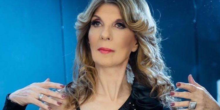 Κατερίνα Στανίση για την μητέρα της: «Δεν καταλαβαίνει πολλά πράγματα, πότε με βρίζει, πότε με χτυπάει»