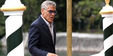 Τζορτζ Κλούνεϊ για την ληστεία στο Λούβρο: «Είμαι πολύ περήφανος για αυτούς τους τύπους»