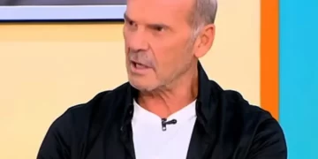 Πέτρος Κωστόπουλος: «Ήταν ξεφτίλα αυτό που έγινε στην κηδεία του Διονύση Σαββόπουλου»