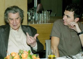 Ο Αντώνης Ρέμος ερμηνεύει Μίκη Θεοδωράκη «Δρόμοι Παλιοί, Δρόμοι Καινούργιοι»