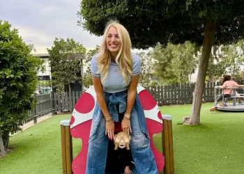 Η Κωνσταντίνα Σπυροπούλου σε κλίμα Halloween μαζί με τους δύο γιους της