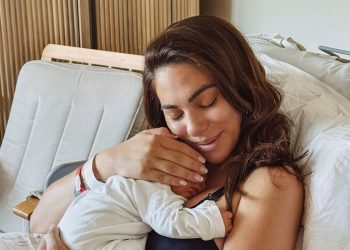 Ευρυδίκη Βαλαβάνη: Πέρασα μια ελαφριάς μορφής επιλόχειο κατάθλιψη – Αν δεν είχα τον Γρηγόρη, δεν θα τα είχα καταφέρει