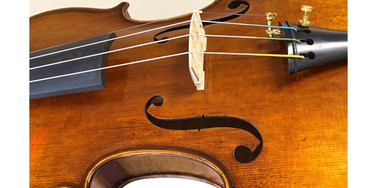 Οι χορδές της ιδιοφυΐας: Το βιολί του Αϊνστάιν αντηχεί ξανά