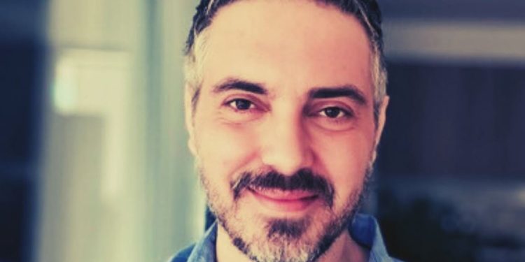 Μιχάλης Χατζηγιάννης για Διονύση Σαββόπουλο: «Η φωνή, η ευγένεια της ψυχής του, οι μνήμες συνεχίζουν να “αντηχούν” μέσα μου»