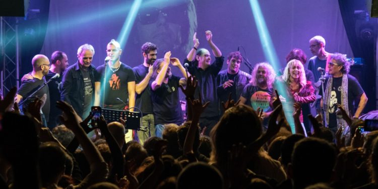 Παύλος Σιδηρόπουλος: Λίγο πριν τη συναυλία – αφιέρωμα, ο ντράμερ του Κυριάκος Δαρίβας θυμάται