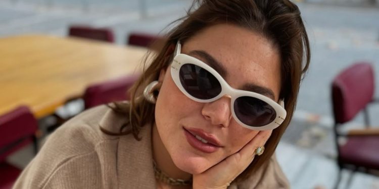 Δανάη Μπάρκα για τη δημοσιοποίηση της σχέσης της: «Πρέπει να βγάζουμε από μέσα μας, αυτή την ενοχοποίηση της χαράς που μας πιάνει»