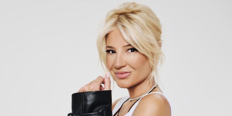 Φαίη Σκορδά: «Οτιδήποτε κάνω θέλω να το πληρώνω, από το μπότοξ μέχρι τα νύχια, στα μπουζούκια δεν έχω πληρώσει ποτέ»