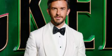 Τζόναθαν Μπέιλι: Ανακηρύχθηκε ο πιο σέξι άνδρας για το 2025 από το περιοδικό People